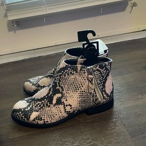 Time and Tru Zipper Bootie Size 8W Snake Skin Memory Foam